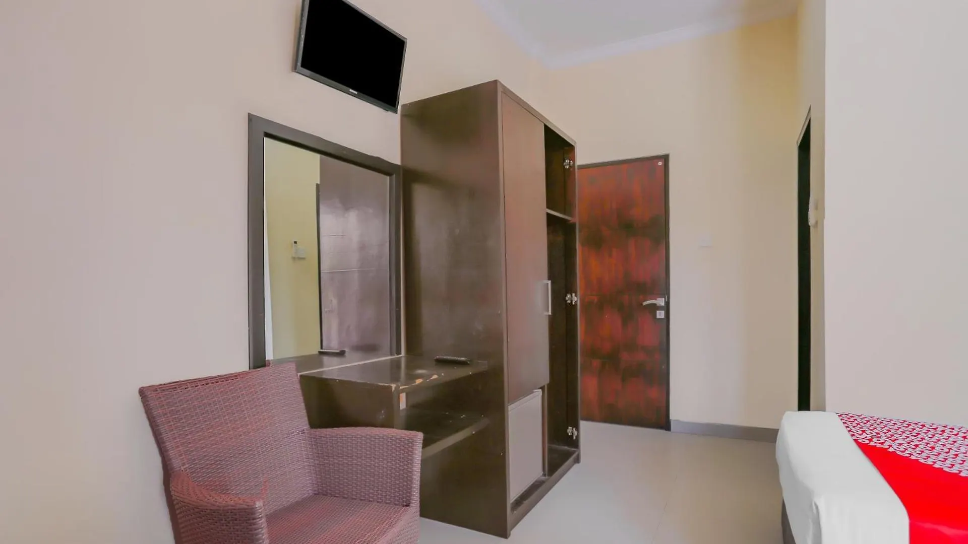 Oyo 4012 Ari Beach Inn Kuta