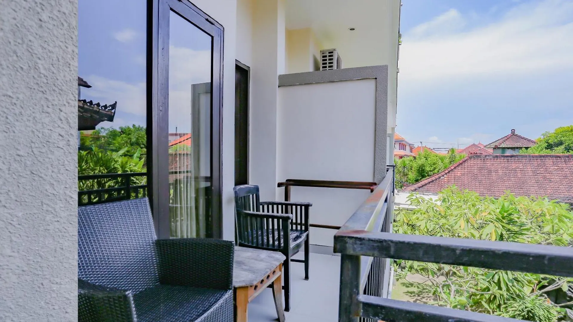 Hotel Oyo 4012 Ari Beach Inn Kuta
