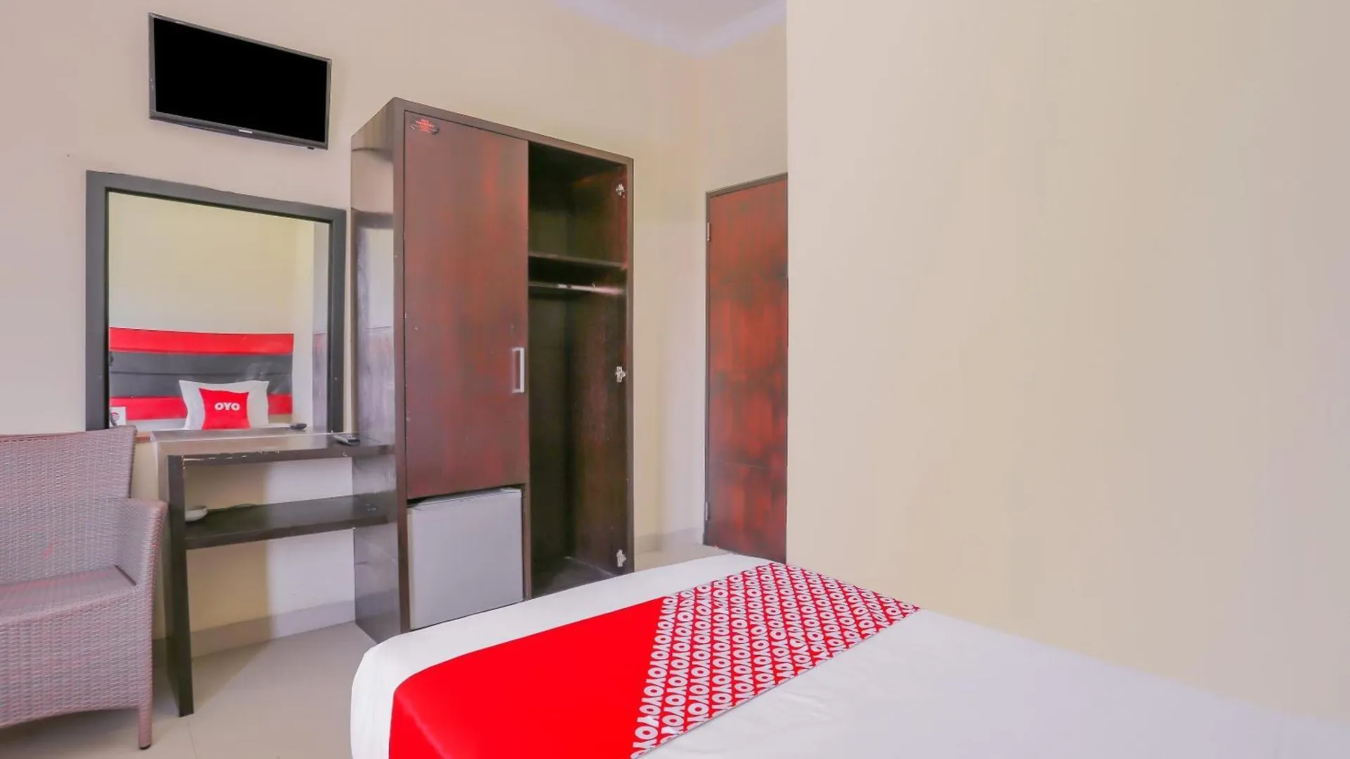 Hotel Oyo 4012 Ari Beach Inn Kuta