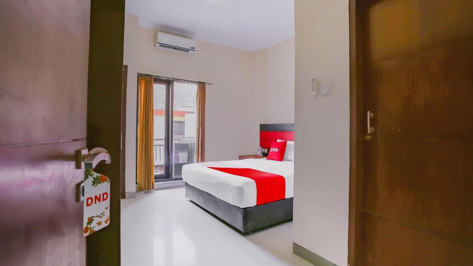 Oyo 4012 Ari Beach Inn Kuta  Indonesia
